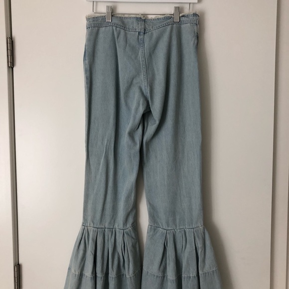 Light mid-rise jeans with belle bottom denim - Picture 3 of 4